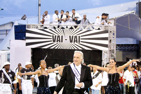 Enredo-sobre-vida-maestro-J