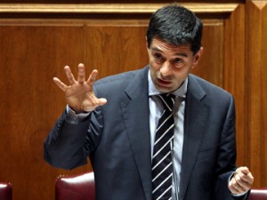 Ministro-Financas-questiona
