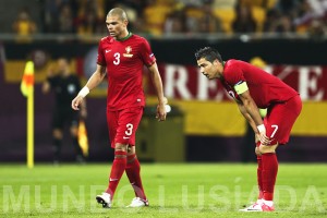 Os jogadores portuguêses Pepe e Cristiano Ronaldo durante jogo contra a Alemanhã pelo Grupo B da UEFA Eurocopa 2012 na Arena Lviv, em Lviv - Ucrânia. 9 Junho 2012. MARIO CRUZ/ LUSA