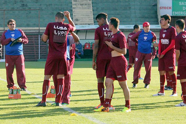 O técnico Guto Ferreira tem nove desfalques e, por conta disso, terá que mesclar com reservas para tentar o resultado em casa e assegurar a vaga na Bahia. Foto: divulgação.
