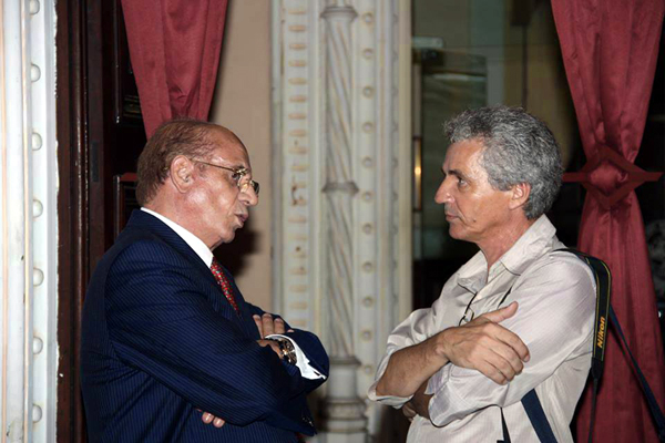 O cônsul de Portugal em Santos, Armênio Mendes, e o editor do Mundo Lusíada, Odair Sene.