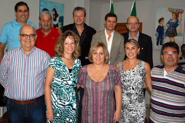 A nova diretoria da casa biênio 2015/2016. Foto Mundo Lusíada